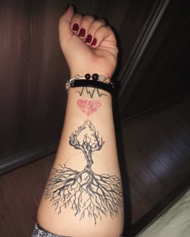 tattoo feminin avec arbre de vie 57