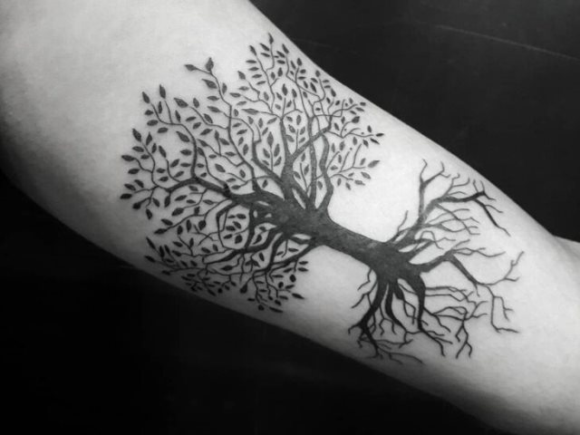 tattoo feminin avec arbre de vie 59