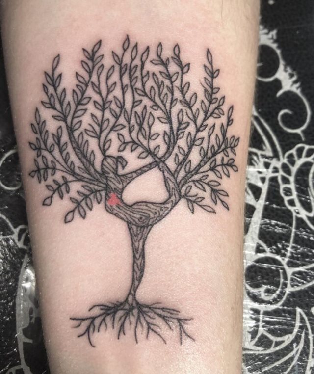 tattoo feminin avec arbre de vie 64