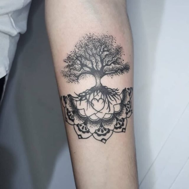 tattoo feminin avec arbre de vie 65