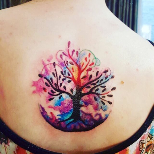 tattoo feminin avec arbre de vie 66
