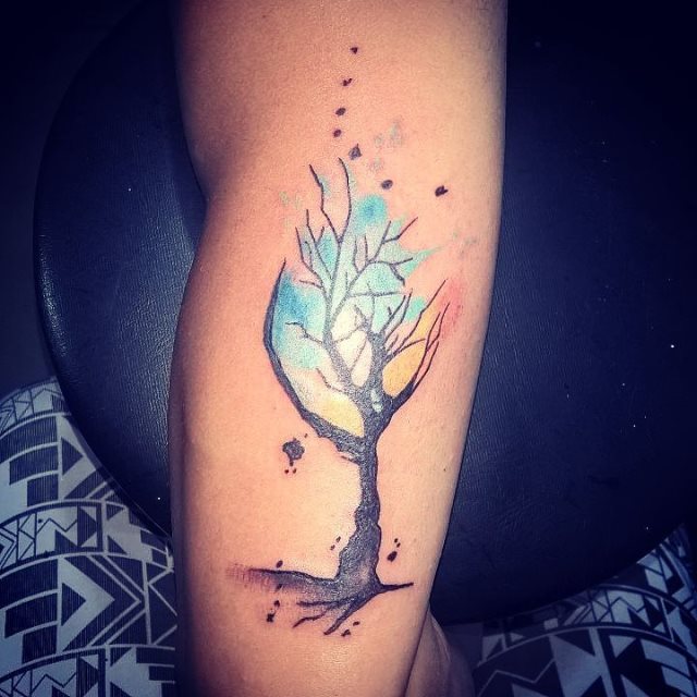 tattoo feminin avec arbre de vie 67