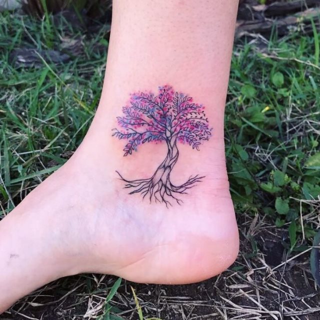 tattoo feminin avec arbre de vie 68