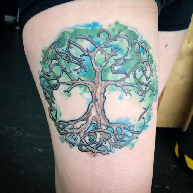 tattoo feminin avec arbre de vie 69