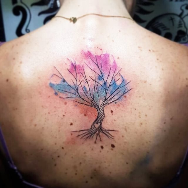 tattoo feminin avec arbre de vie 71