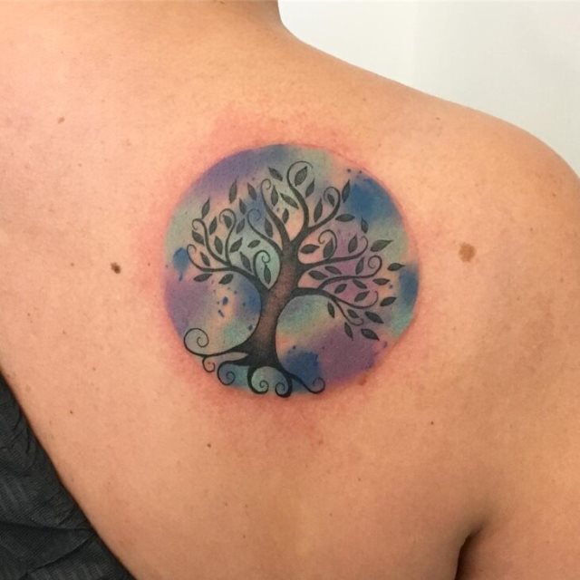 tattoo feminin avec arbre de vie 78