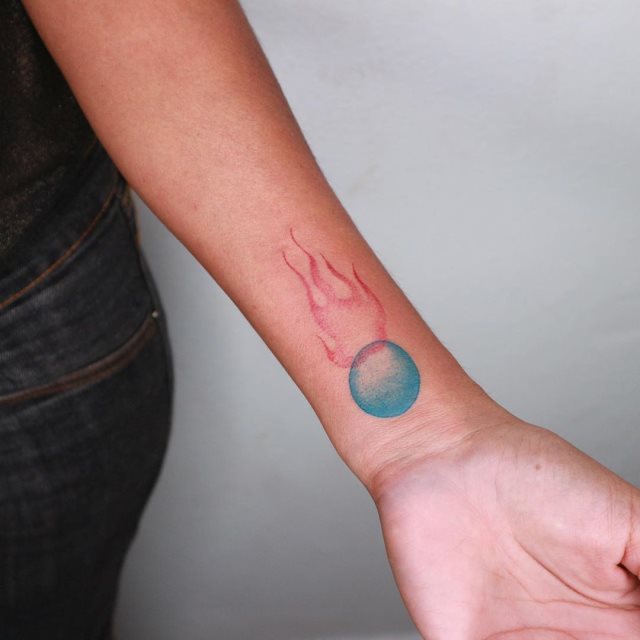 tattoo feminin avec feu 02