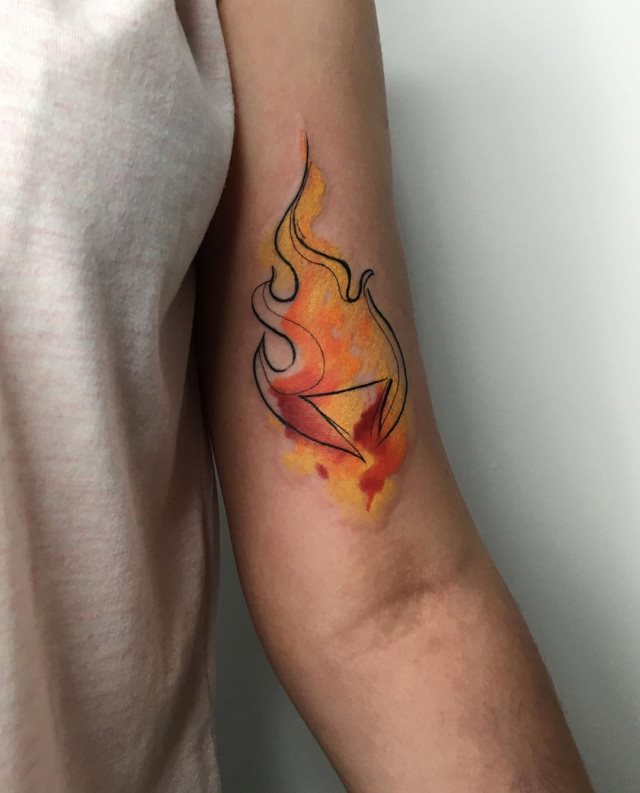 tattoo feminin avec feu 03