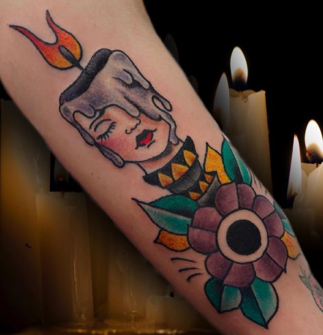 tattoo feminin avec feu 13