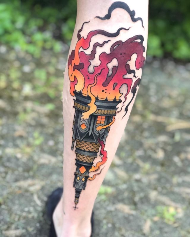 tattoo feminin avec feu 17