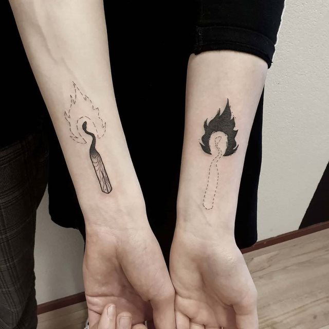 tattoo feminin avec feu 18