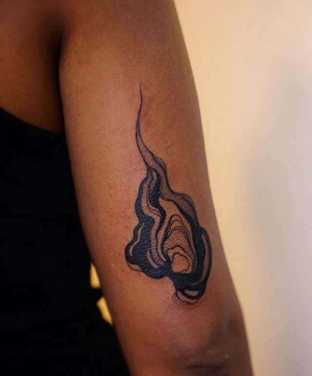 tattoo feminin avec feu 31