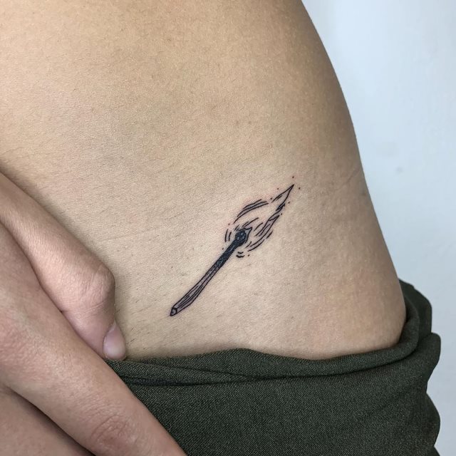tattoo feminin avec feu 43