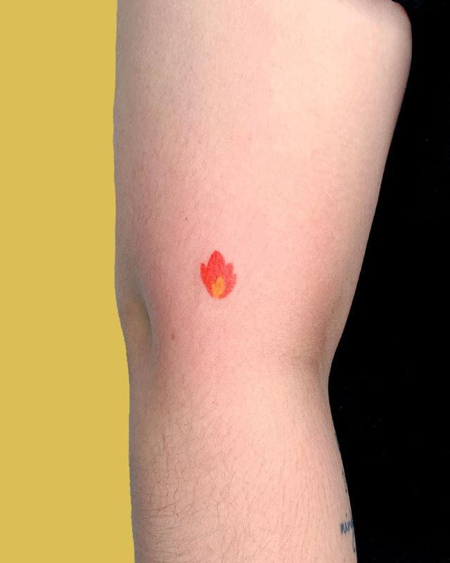 tattoo feminin avec feu 47