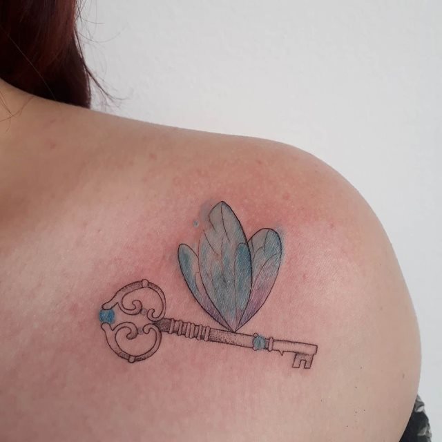 tattoo feminin colore 18