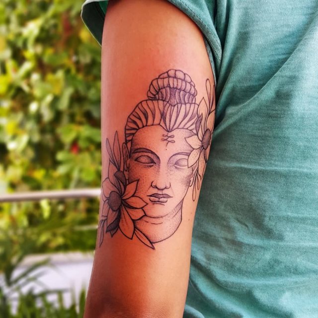 tattoo feminin de bouddha 02