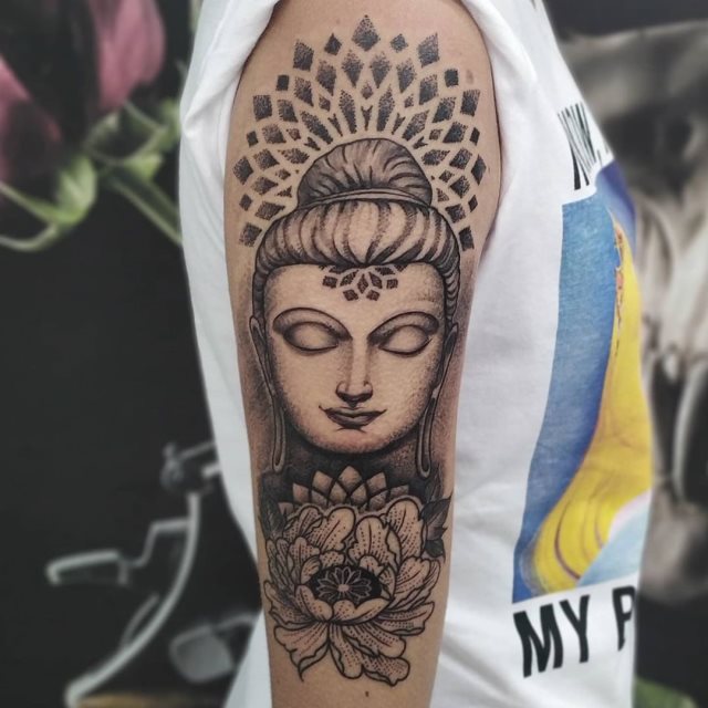 tattoo feminin de bouddha 12
