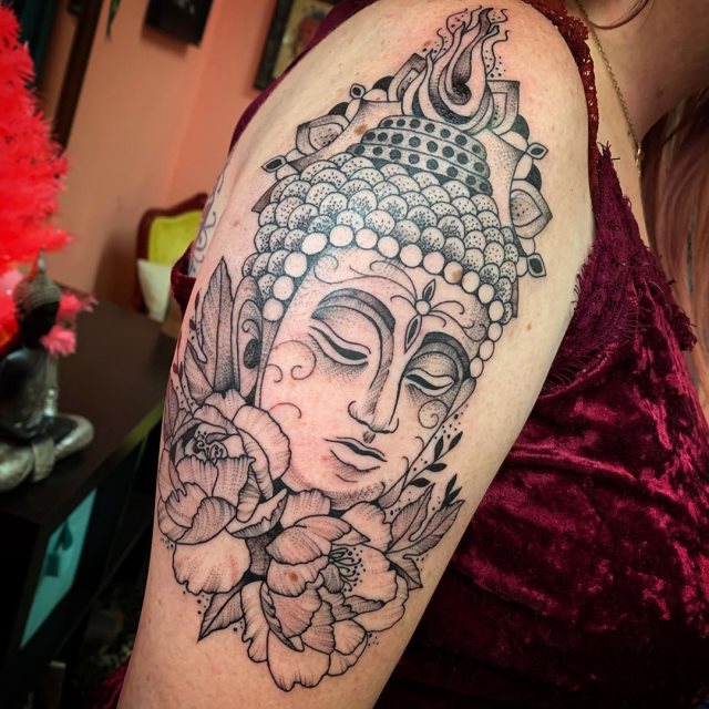 tattoo feminin de bouddha 25