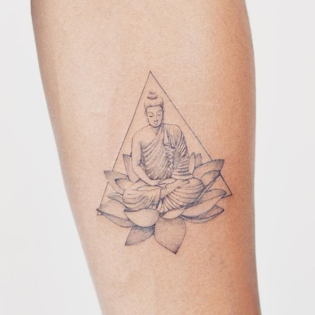 tattoo feminin de bouddha 28