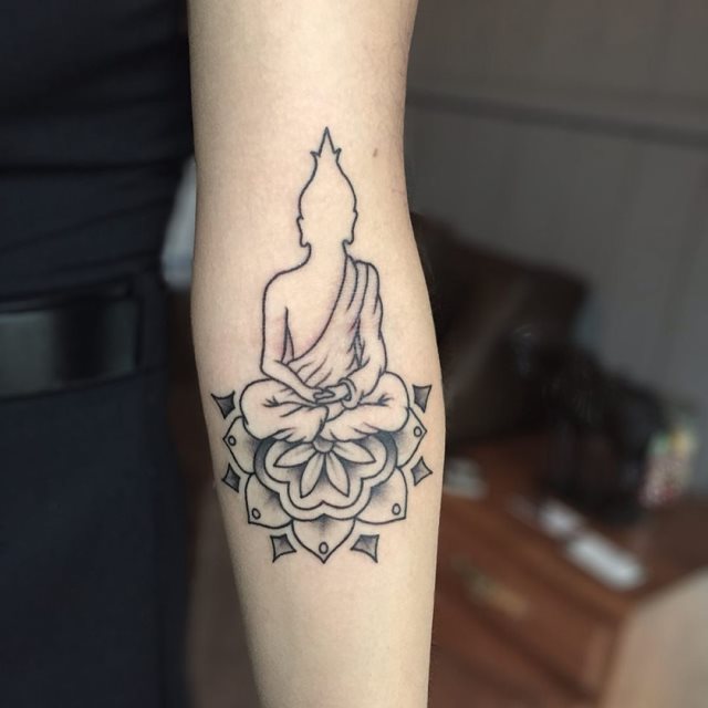 tattoo feminin de bouddha 29