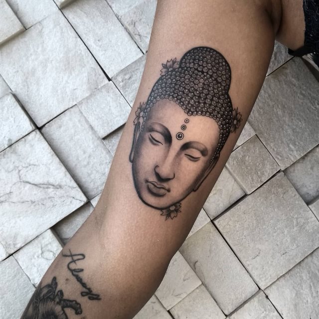 tattoo feminin de bouddha 34