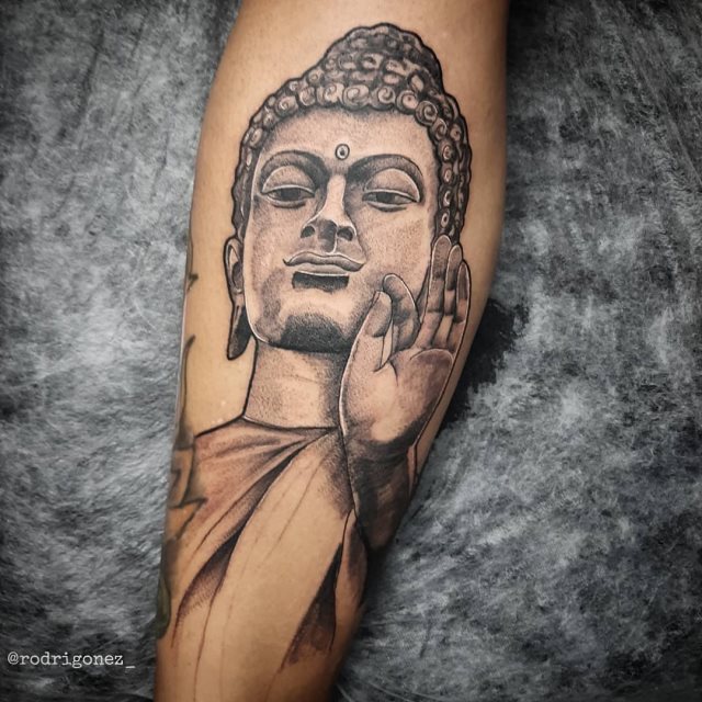 tattoo feminin de bouddha 38