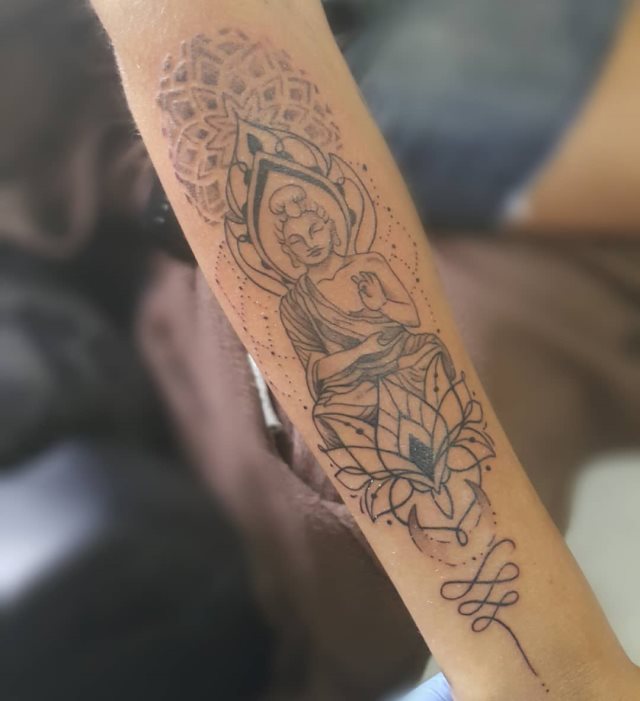 tattoo feminin de bouddha 45
