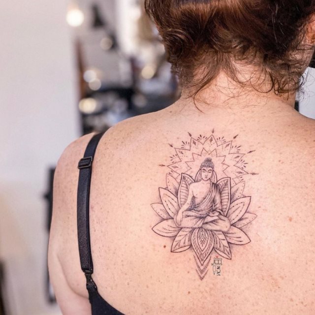 tattoo feminin de bouddha 67