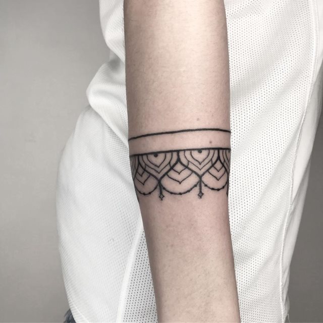 tattoo feminin de bracelet 35