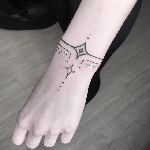 tattoo feminin de bracelet 44