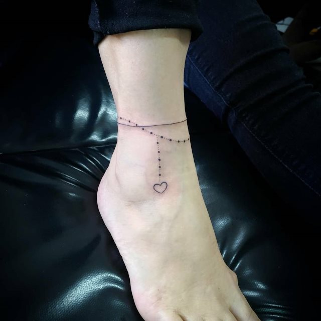 tattoo feminin de bracelet de cheville 24