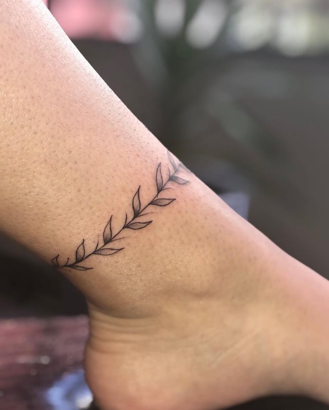 tattoo feminin de bracelet de cheville 37