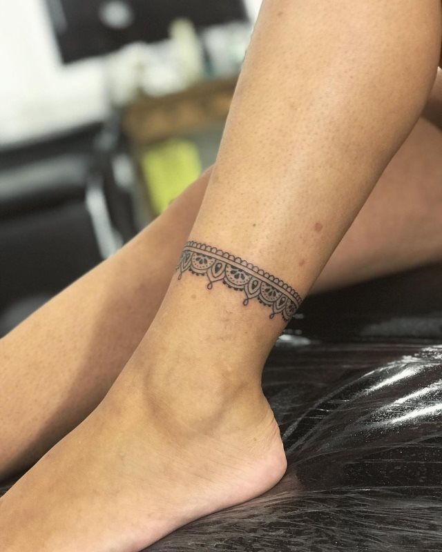 tattoo feminin de bracelet de cheville 41
