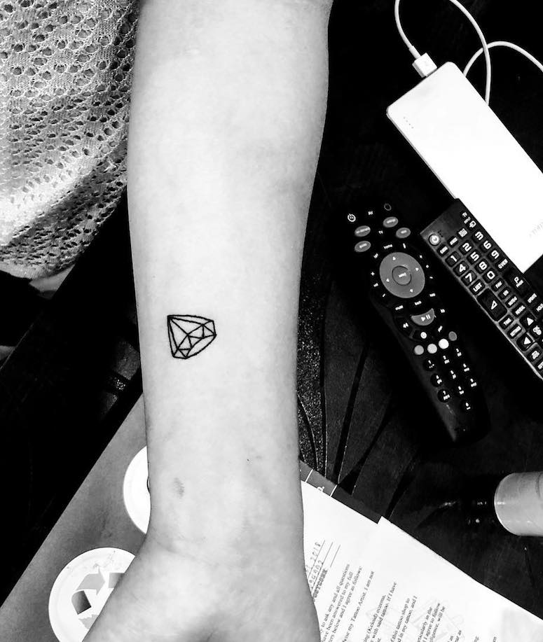 tattoo feminin de diamant 01