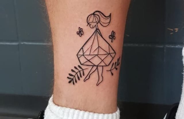 tattoo feminin de diamant 17