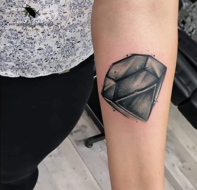 tattoo feminin de diamant 24