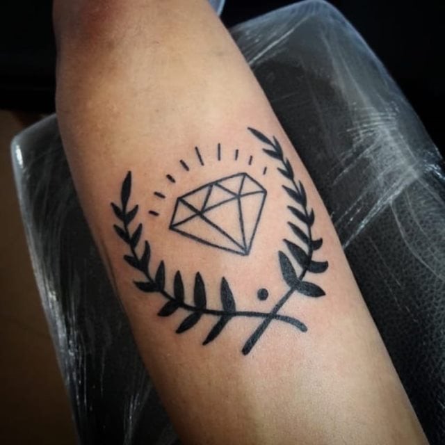 tattoo feminin de diamant 39