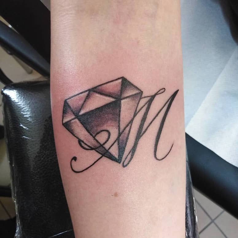 tattoo feminin de diamant 44
