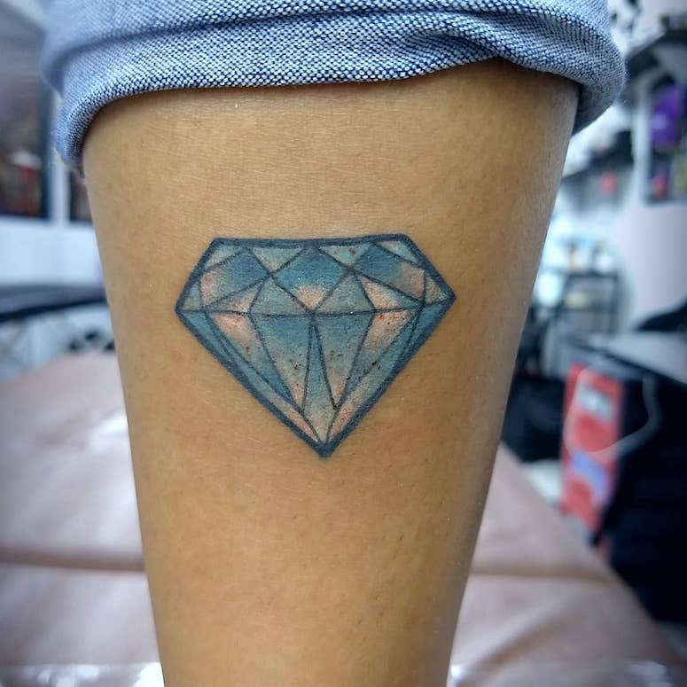 tattoo feminin de diamant 54