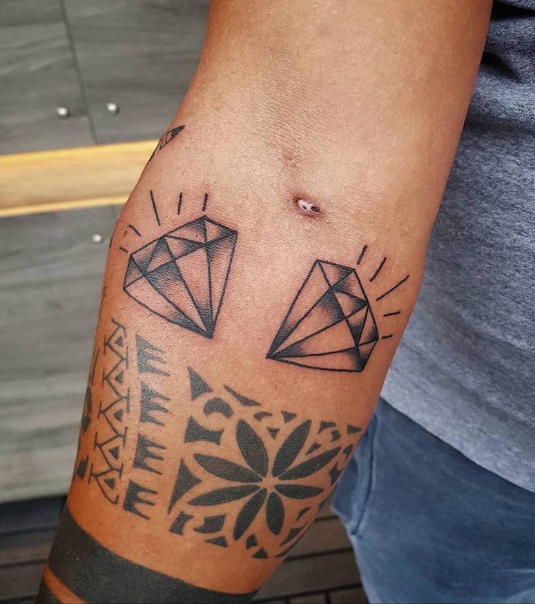 tattoo feminin de diamant 71