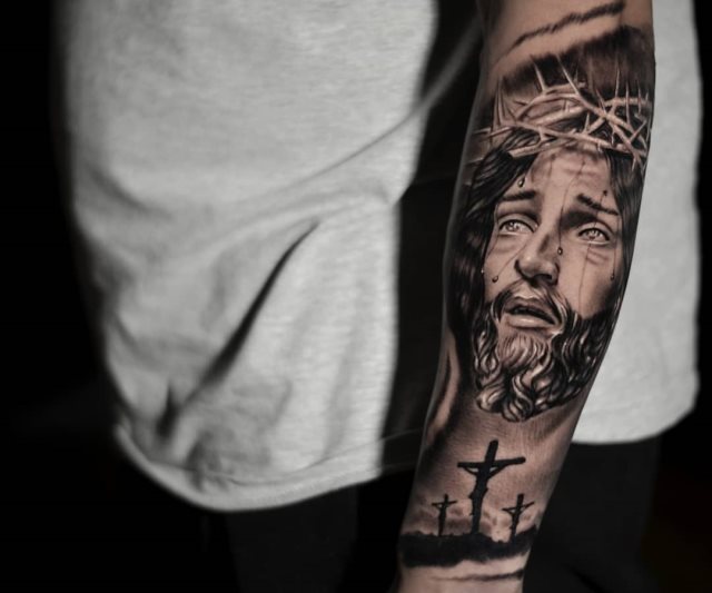 tattoo feminin de jesus christ 02