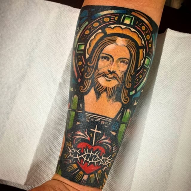 tattoo feminin de jesus christ 22