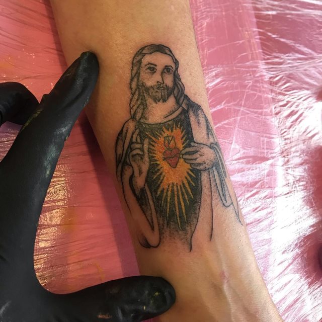 tattoo feminin de jesus christ 30