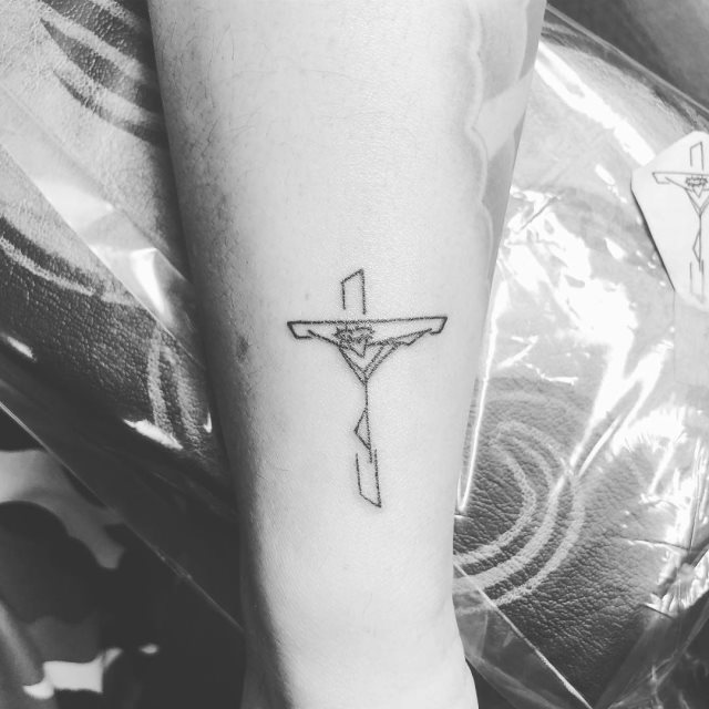 tattoo feminin de jesus christ 38