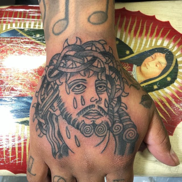 tattoo feminin de jesus christ 40