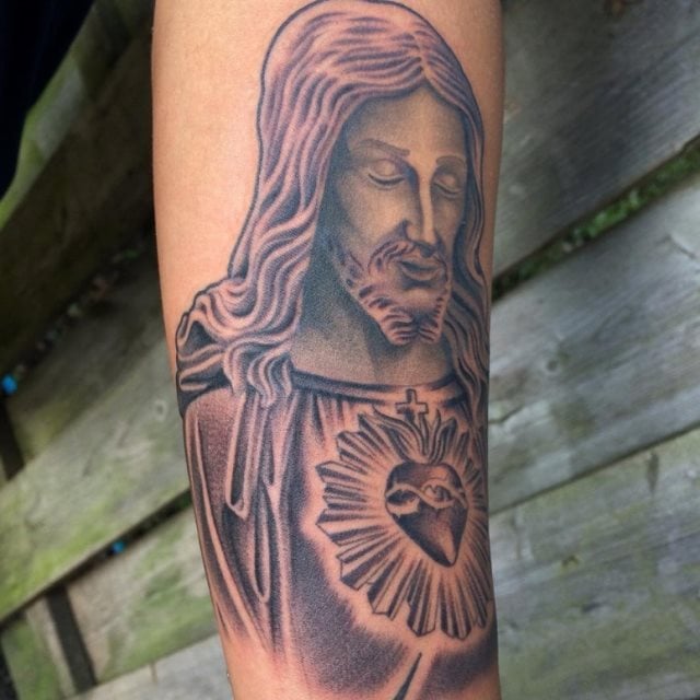 tattoo feminin de jesus christ 42