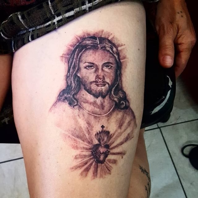 tattoo feminin de jesus christ 45