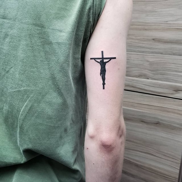 tattoo feminin de jesus christ 47