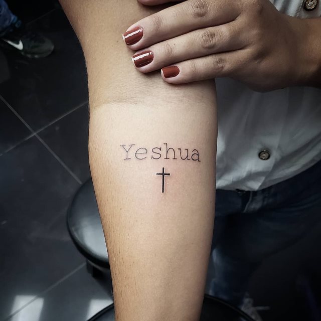 tattoo feminin de jesus christ 48