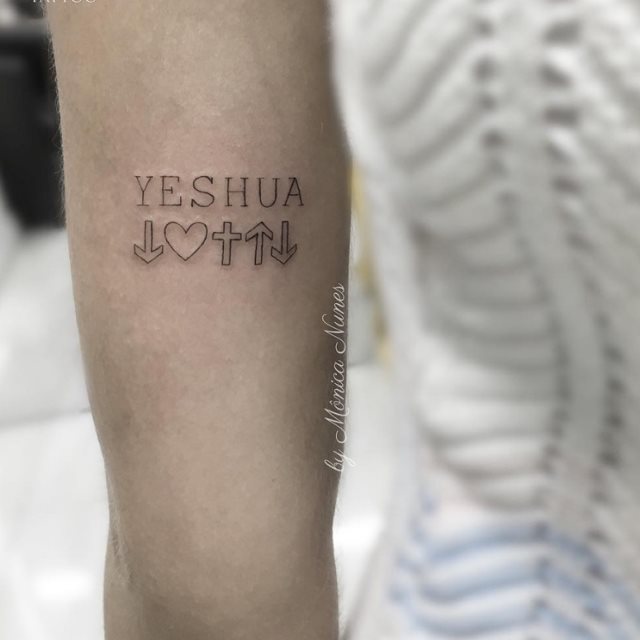 tattoo feminin de jesus christ 49